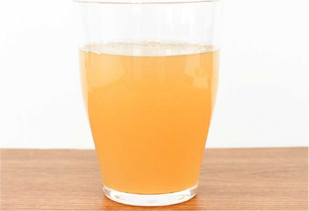 りんごジュースコップ入り.png